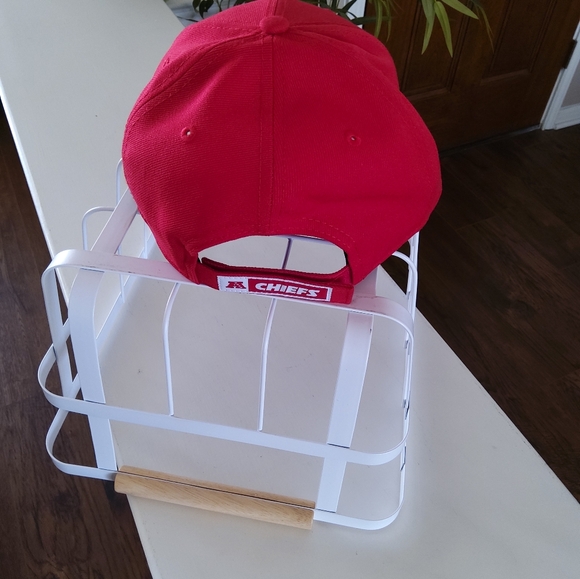 Kansas City Chiefs New Era Red 9FORTY Cap with Emblem - Picture 4 of 6